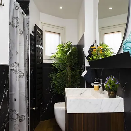 Disciplini Duplex Apartment Milan
