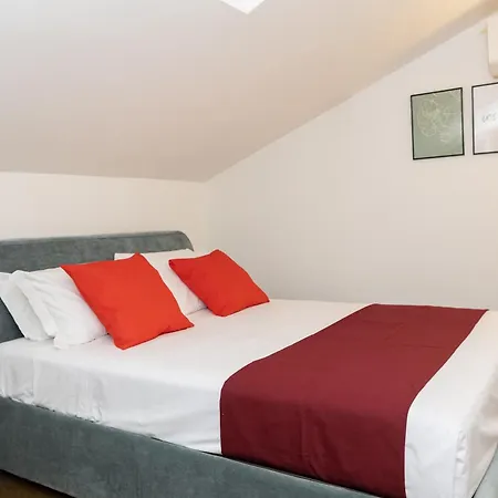 Disciplini Duplex * Milan